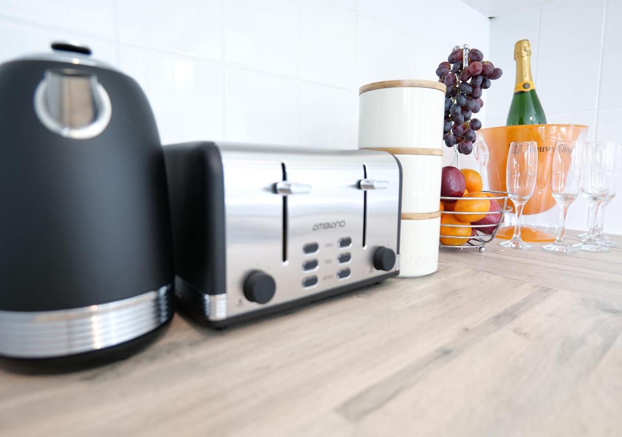 Modern Spark Home With Parking, Garden, Wi-Fi Birmingham Ngoại thất bức ảnh