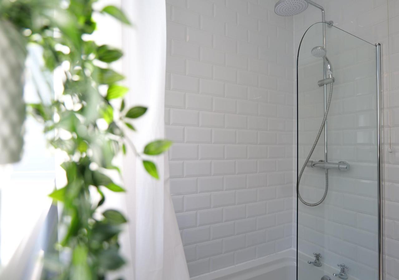 Modern Spark Home With Parking, Garden, Wi-Fi Birmingham Ngoại thất bức ảnh