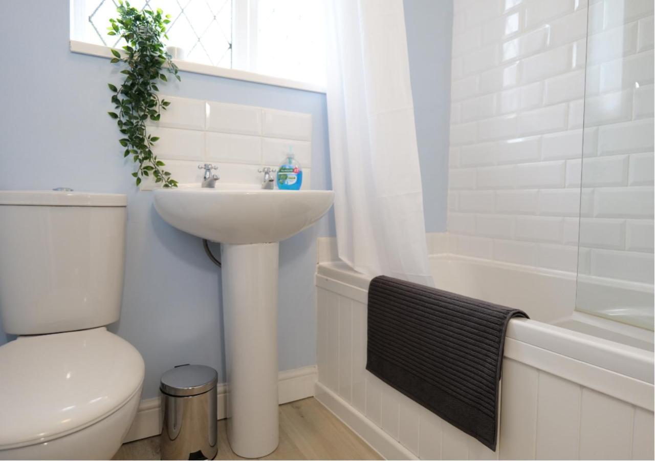 Modern Spark Home With Parking, Garden, Wi-Fi Birmingham Ngoại thất bức ảnh