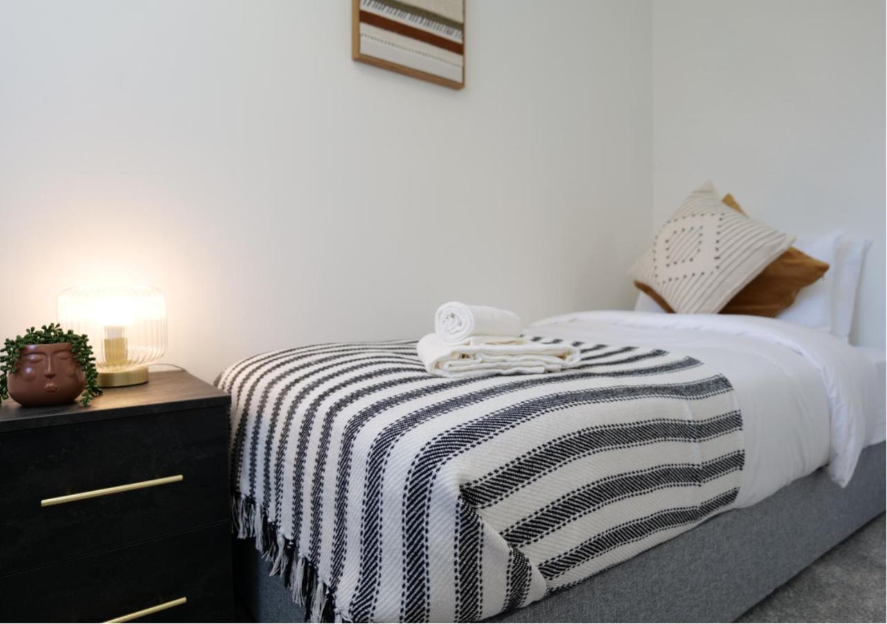 Modern Spark Home With Parking, Garden, Wi-Fi Birmingham Ngoại thất bức ảnh